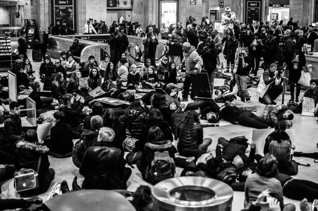 Hundreds 'die-in' at 30th Street Station. Photo: Joshua Albert